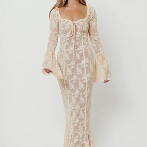 Chic Floral Lace Maxi Dress